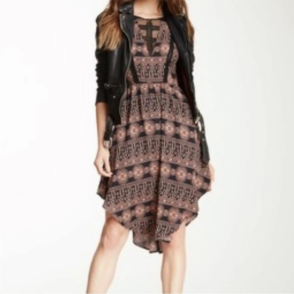ASTR TRIBAL PRINT DRESS WITH LACE ACCENT SIZE - Picture 2 of 7